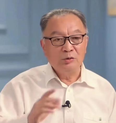 这才是真专家！网传温铁军曾在采访中表示，农民本来花 30 万就可以盖栋 3 层楼