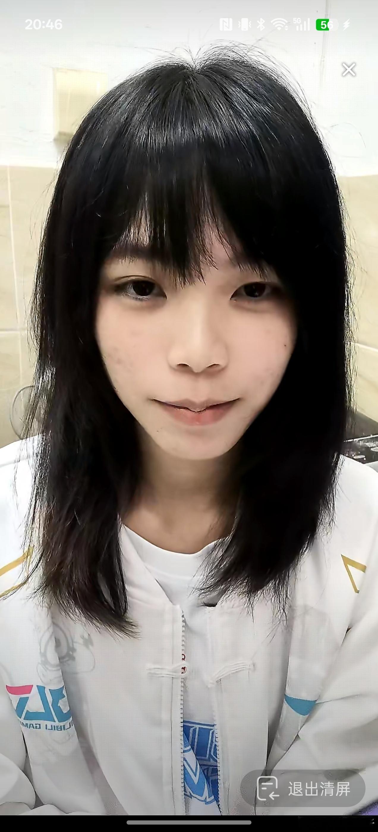 我敲，打开dy差点把手机扔出去撞脸撞到BLG了