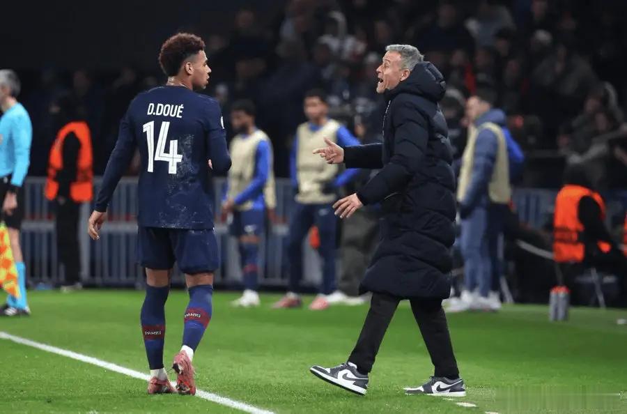 高光之后就是低谷，大巴黎是最好的证明。下滑明显！巴黎欧冠前5场5次射门进1球，近