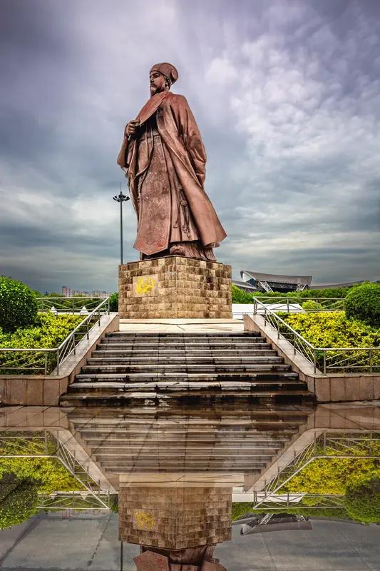 诸葛亮为什么一定要杀死马谡? 诸葛亮杀马谡这事，其实挺无奈。马谡这人纸上谈兵厉害