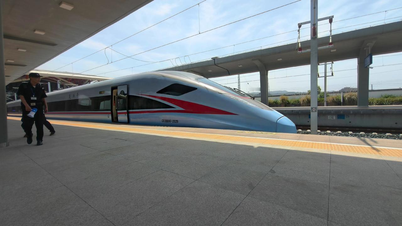 复兴号CR300AF型动车组交通强国铁路先行 动车 铁路