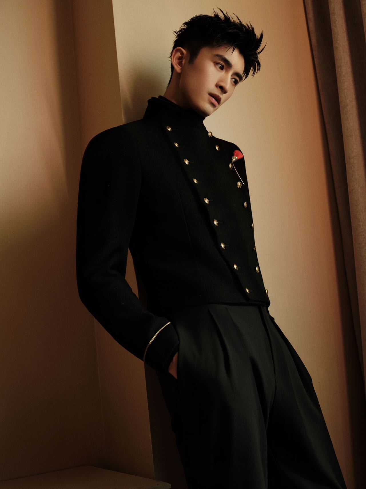 张云龙身上好多纽扣# ​​​