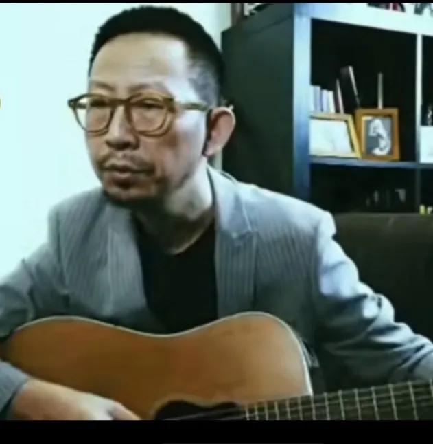 丁太升说得比唱得好

经常在头条上刷到乐评人丁太升的短视频，大多是评价歌手的，也