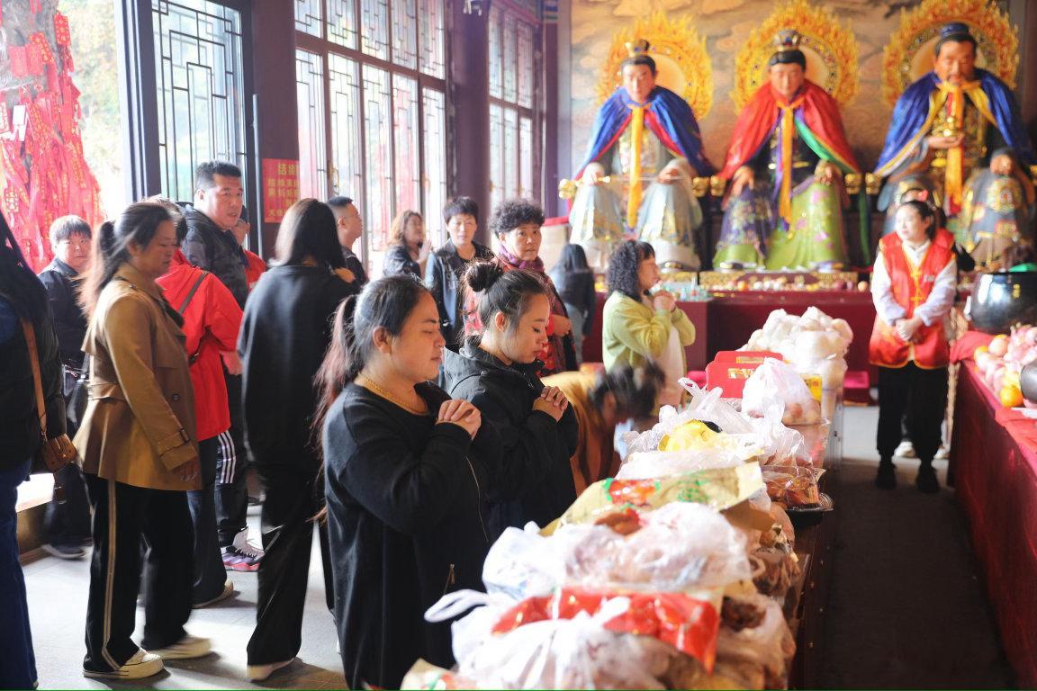 高考出分祈福首选辽宁铁刹山 见过无数学子圆梦的山林，才是真正的福气之地。辽宁铁刹