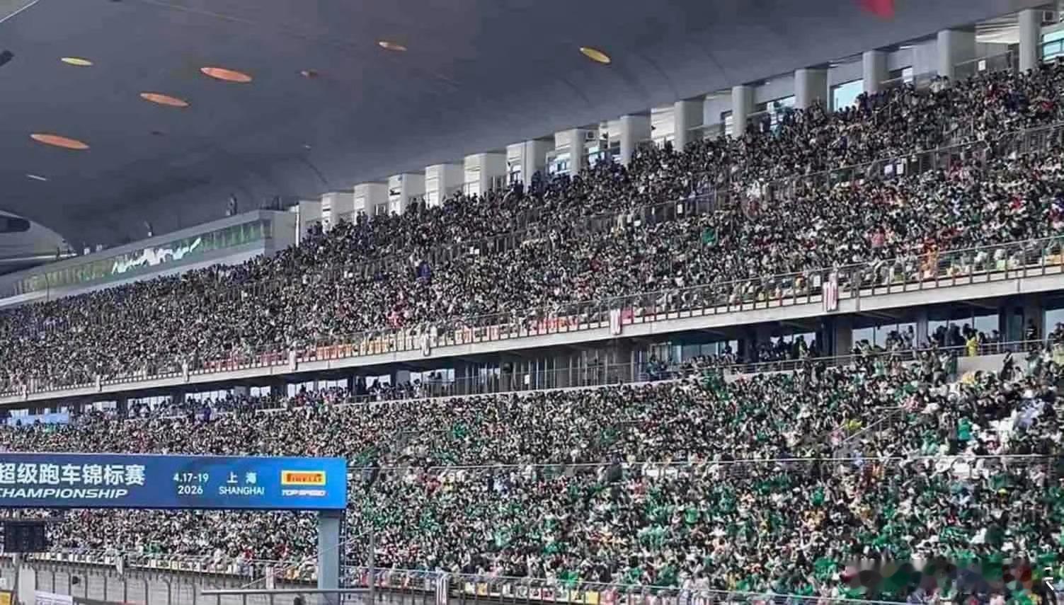 王一博一人带动一个赛事这句话还真没说错，之前国内赛车比赛基本自己玩，没什么买票的