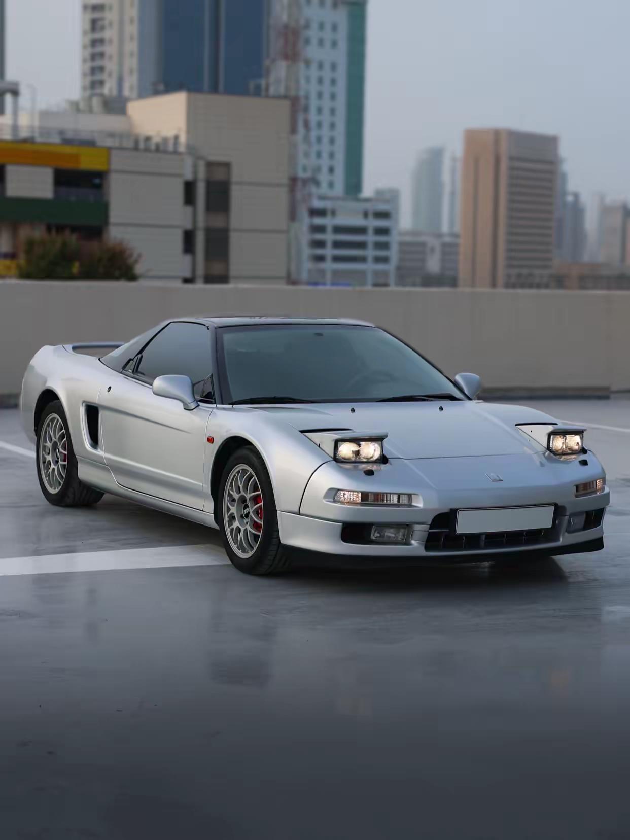 本田NSX.1992年的本田NSX，是那个年代日系性能车冲击世界超跑格局的代表作