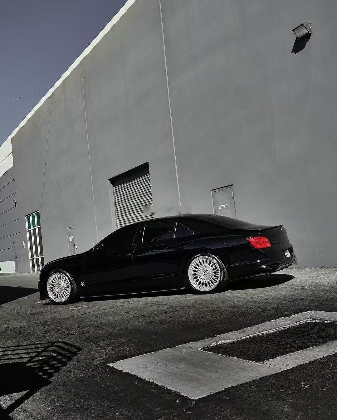 Bentley Flying Spur 高亮拉丝银帅到没朋友月底安排轮毂 ​​​