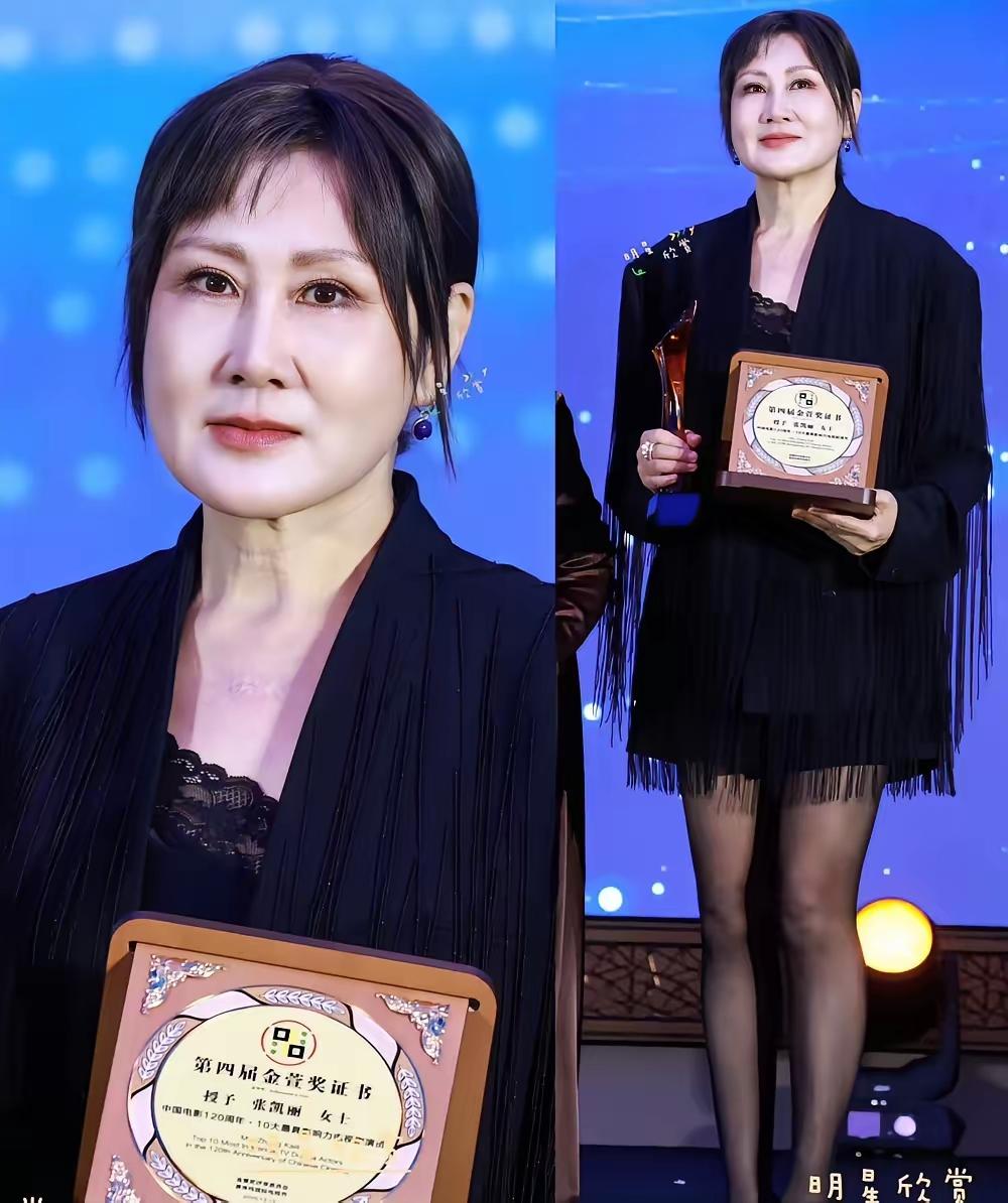 早穿这样，育良书记就不会找高小凤了吧[捂脸]。
63岁张凯丽老师黑丝高跟鞋冲上热