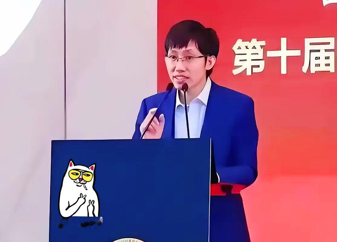 梁文锋疯了。刚拿完500亿融资，转头就把钱砸进了内蒙古一座小城——不是买楼，不是
