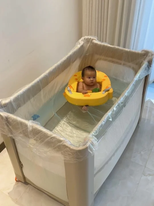 谁懂啊！婴儿床被玩出10种花样，说明书都服我