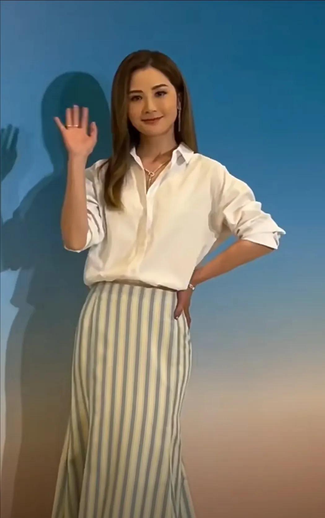 香港偶遇阿Sa参加某品牌线下活动，这么多年过去了，阿Sa看起来一点都没有变，还是