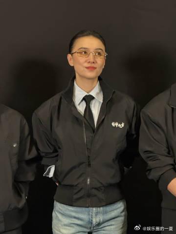 宋佳路演美我一大跳 路演现场，宋佳与观众互动频频，她的魅力与智慧交织，生图中的她