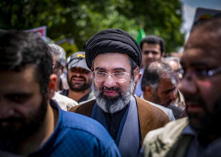 伊朗宣布已故最高领袖哈梅内伊之子穆杰塔巴为新任最高领袖。
在中东战争进入第九天之