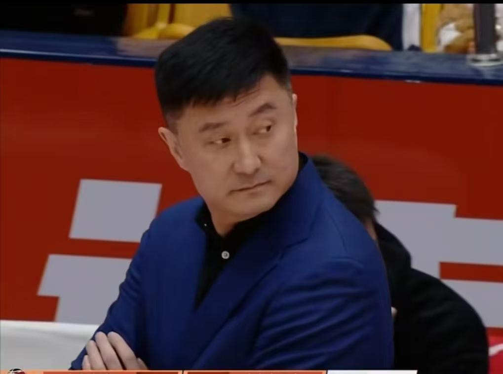 广东男篮可千万别换掉杜锋教练，让他再执教广东队十年八年的吧
 因为目前没人比他更