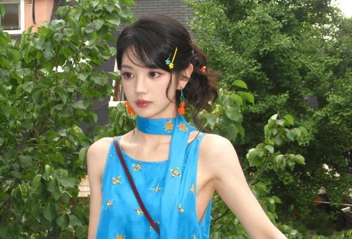 田曦薇否认与赖伟明恋情虽然田曦薇是甜妹，但她可不是傻白甜恋爱脑，田曦薇看着就像事