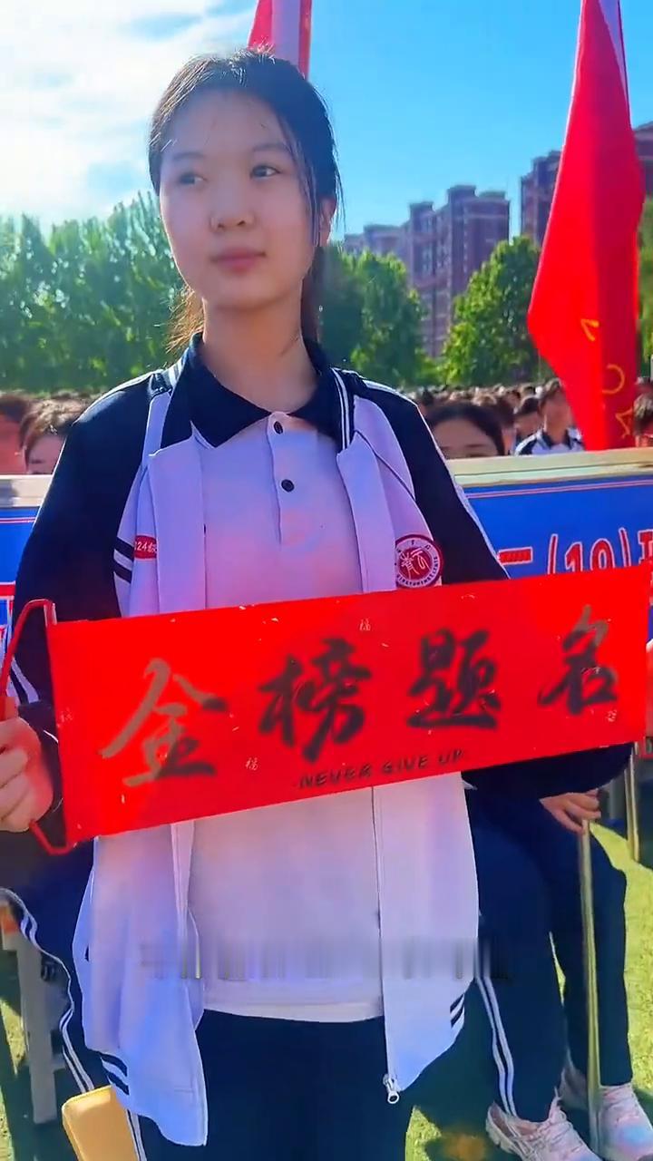 明天我要离开熟悉的地方和你，要分离我眼泪就掉下去。