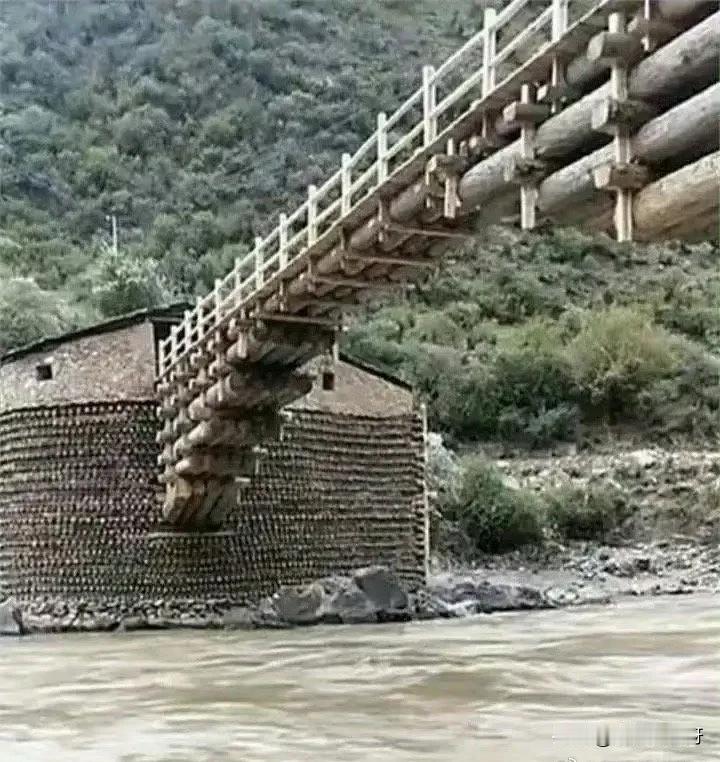 这是什么原理？这桥安全吗？[震惊]