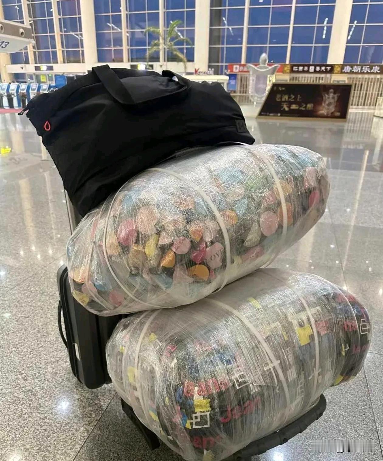 大概是回义乌进货了，准备拿到国外去倒卖