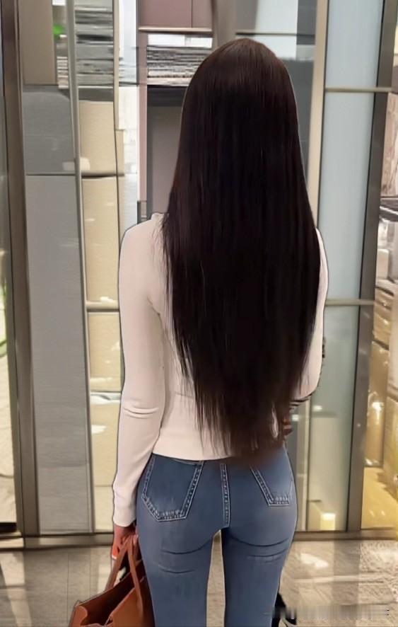 百善孝为先，这简简单单五个字，是刻在咱们骨子里最根本的家风，也是老祖宗留下来最温