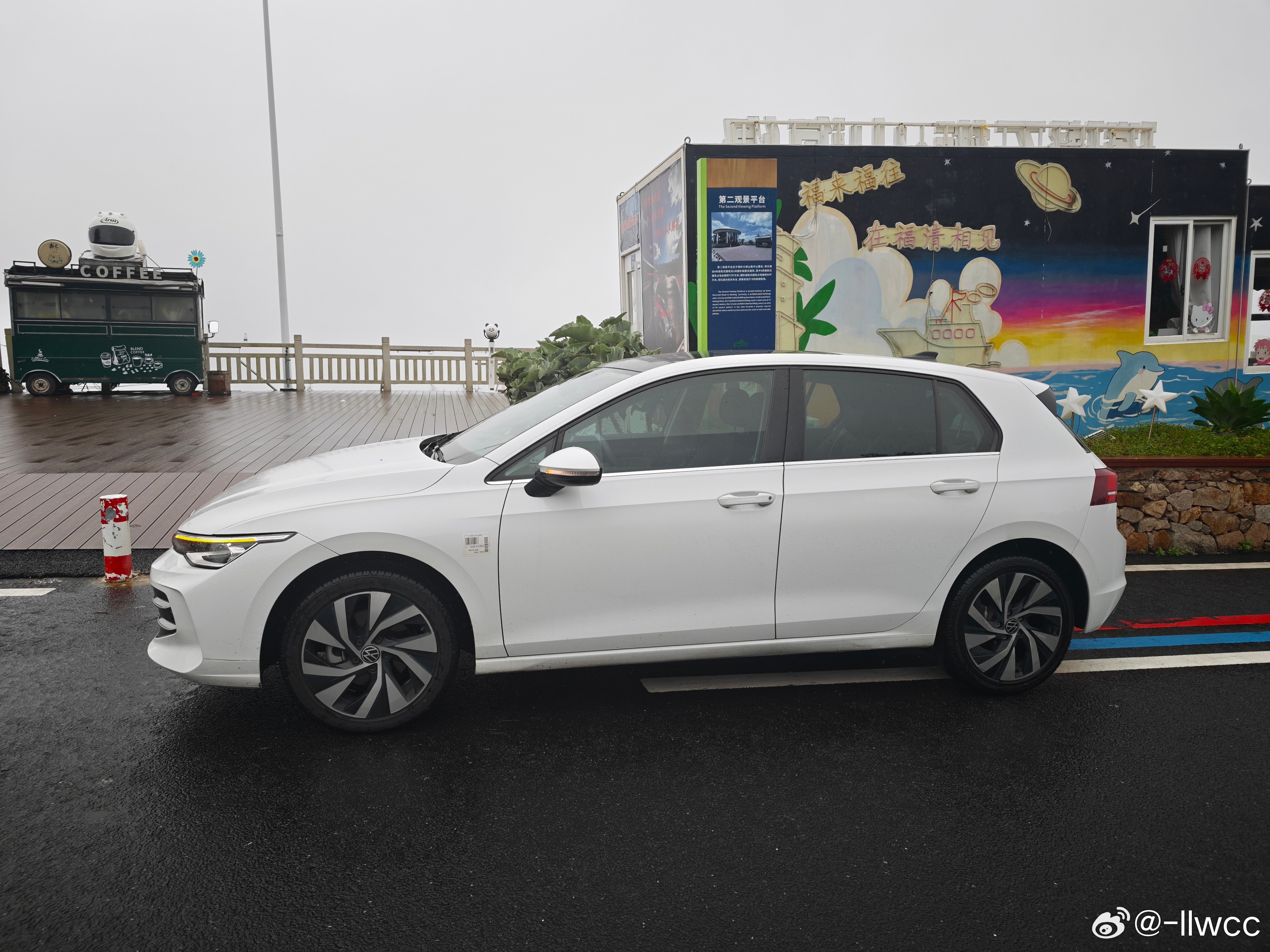雨雾中晨跑除了保守的动力输出标定（方向几乎打直了才给动力）高尔夫跑山简直是完美的