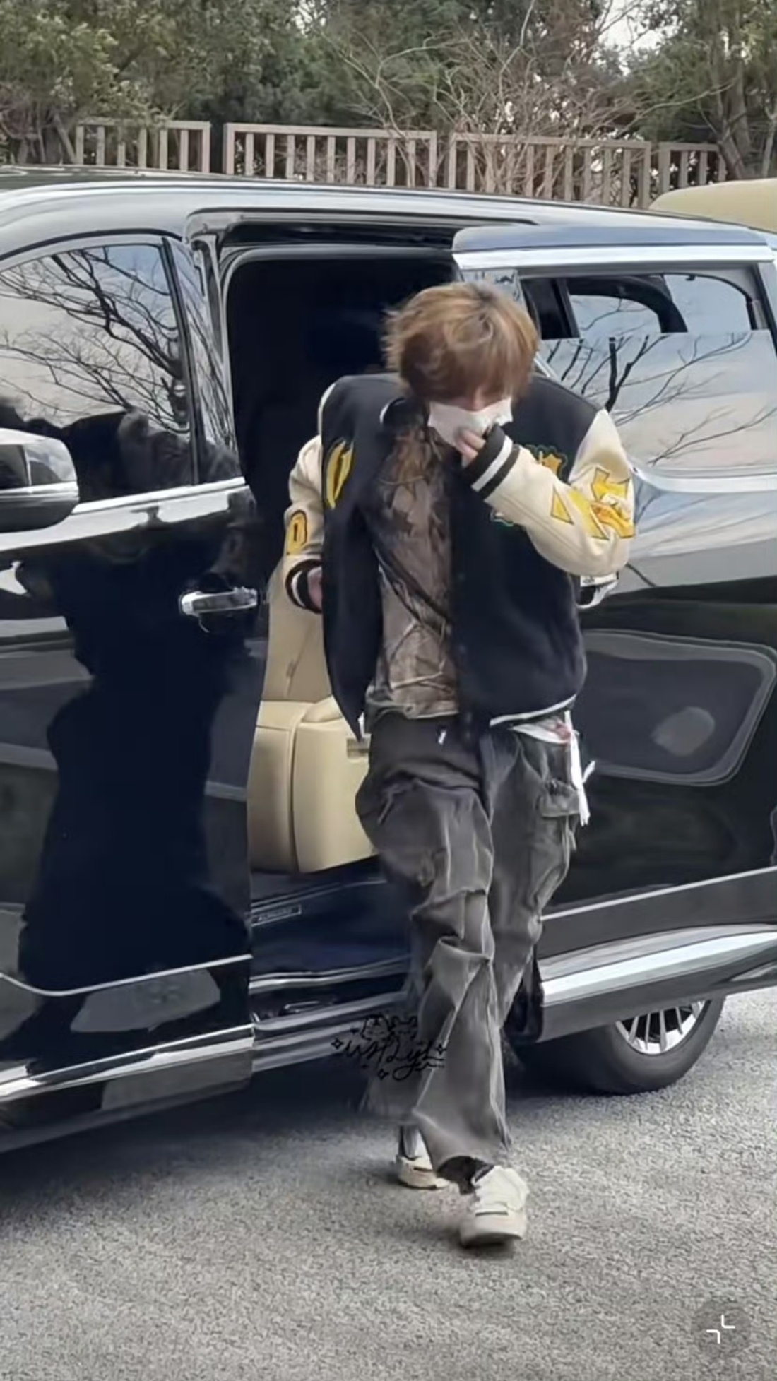 鹿哥你炸毛啦，哈哈太可爱了终于有新鲜的鹿了～有点梦回重返20岁了