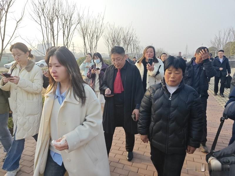 亲友透露罗大美生前外借200多万元难以追回，其中单笔最高达170余万，债务人要么