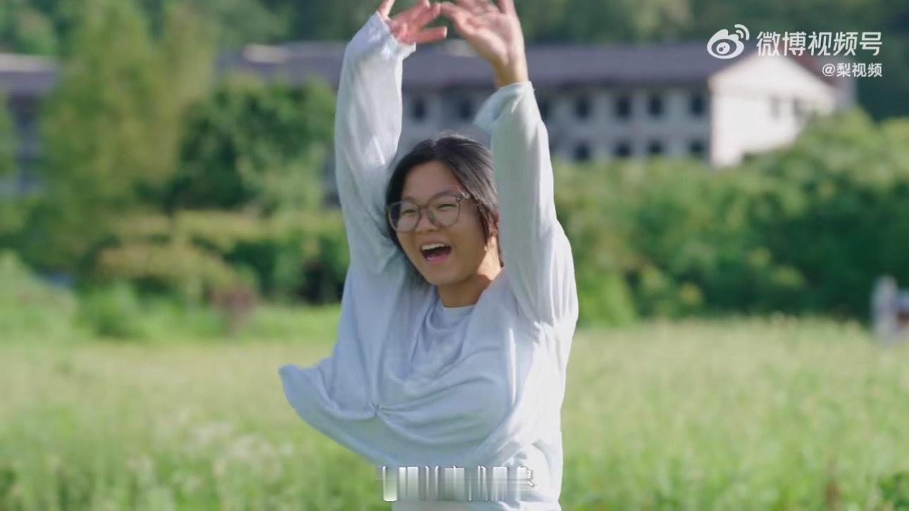 18岁女孩把曾经的伤疤变成了光青春的迷雾里，丹丹曾困在自我怀疑的漩涡，“春蕾计划