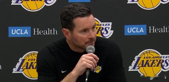 老詹参加扣篮大赛吧！雷迪克谈詹姆斯：

“勒布朗应该去参加扣篮大赛的。”

“没