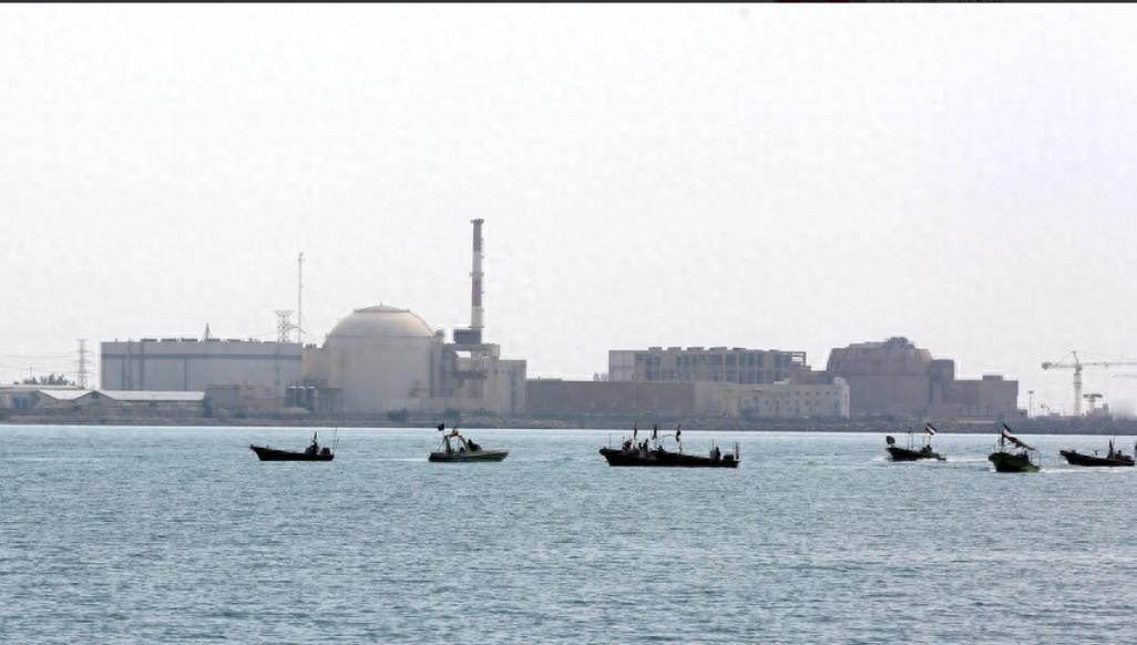 美以对伊朗动手后，俄罗斯直接把布什尔核电站的600多名技术人员全撤了，现场只剩2