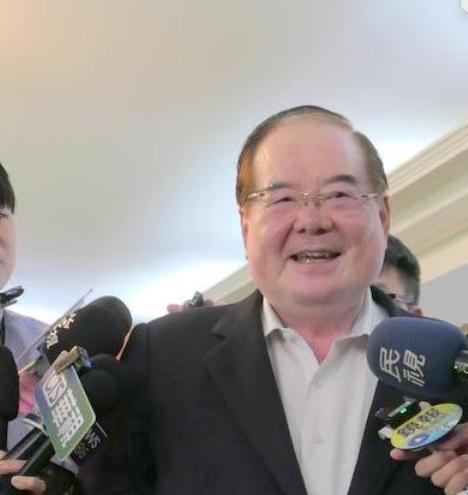 国民党副主席李乾龙的座驾被安装追踪器。李乾龙接受媒体访问时证实了这个事情。作为中