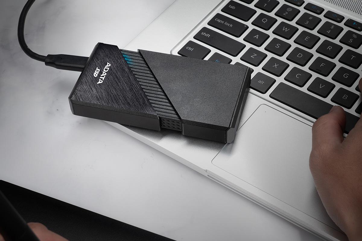 【威刚发布业界首款USB4移动SSD】日前，威刚正式发布了业界首款USB 4移动