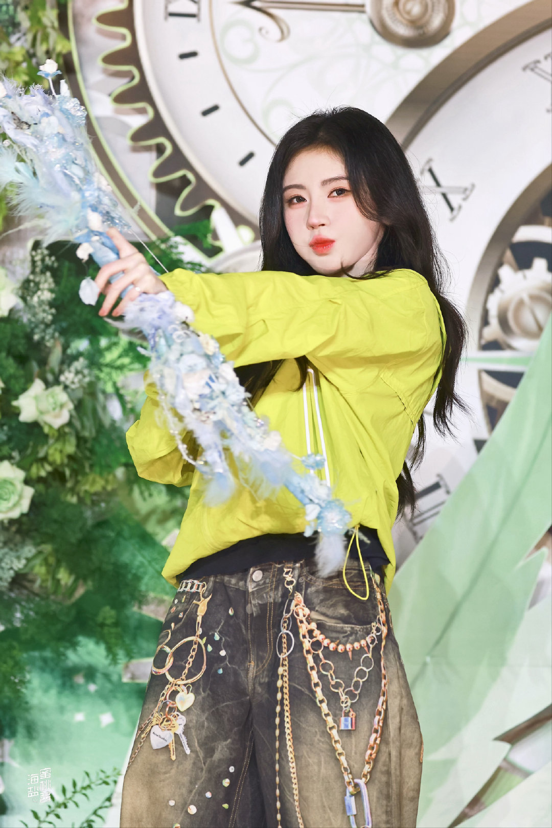 jjy鞠婧祎千香 jjy鞠婧祎姜黎非 “玫瑰之所以是玫瑰，是风与光的眷顾，更是视
