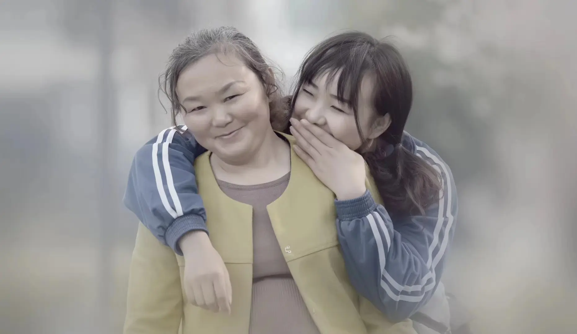 可是妈妈，你真的好爱我。我的妈妈很善良，也很腼腆。不会表达但从来不干涉...