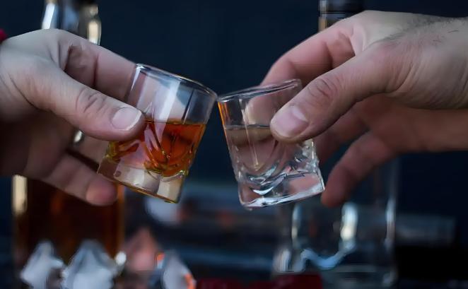 “讹天讹地讹空气！”陕西渭南，男子去一公司谈项目，告诉对方自己有高血压，吃饭时，