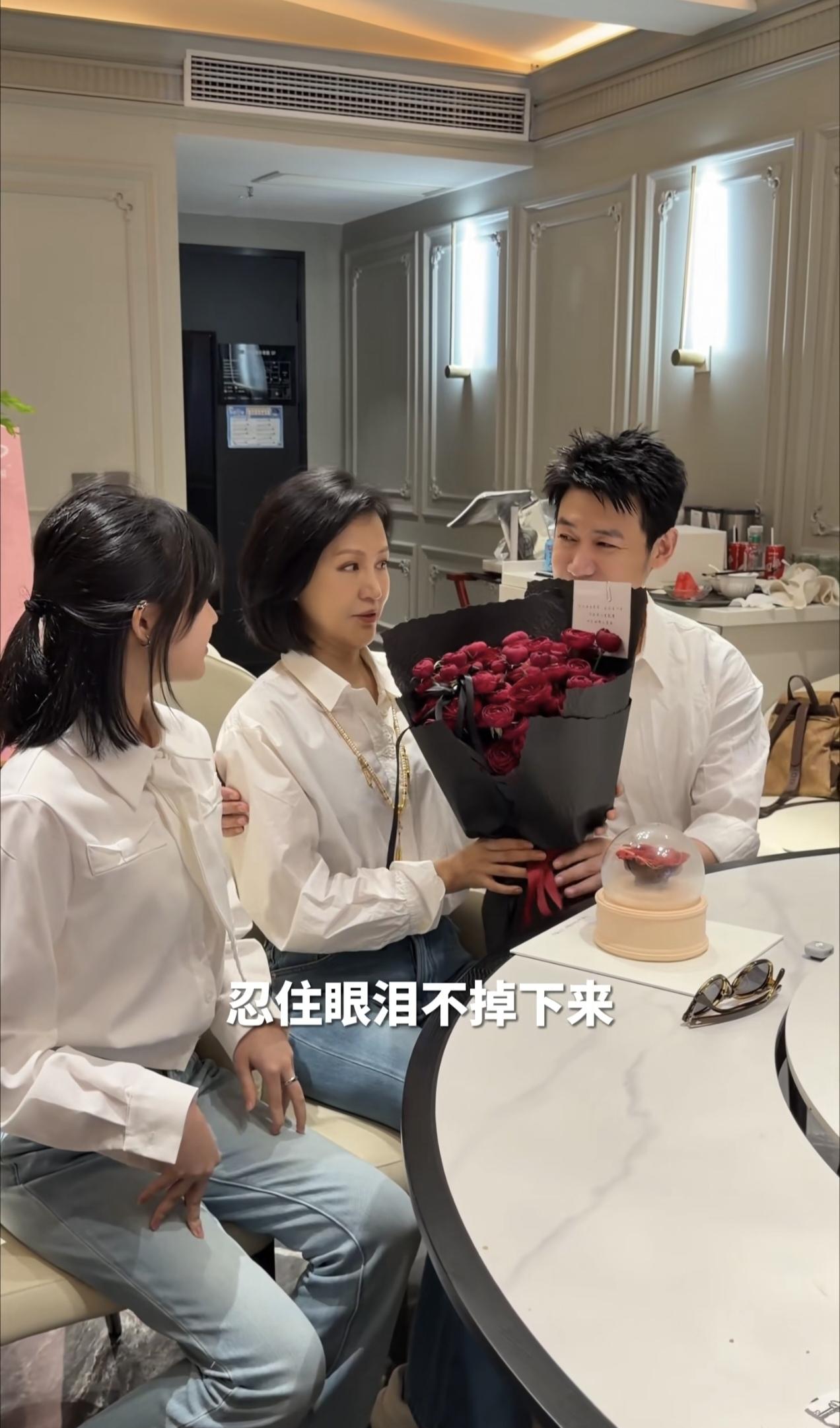 陆毅和鲍蕾的爱情让人羡慕，一个安心拍戏，赚钱养家。一个在家相夫教子，打理家庭资产