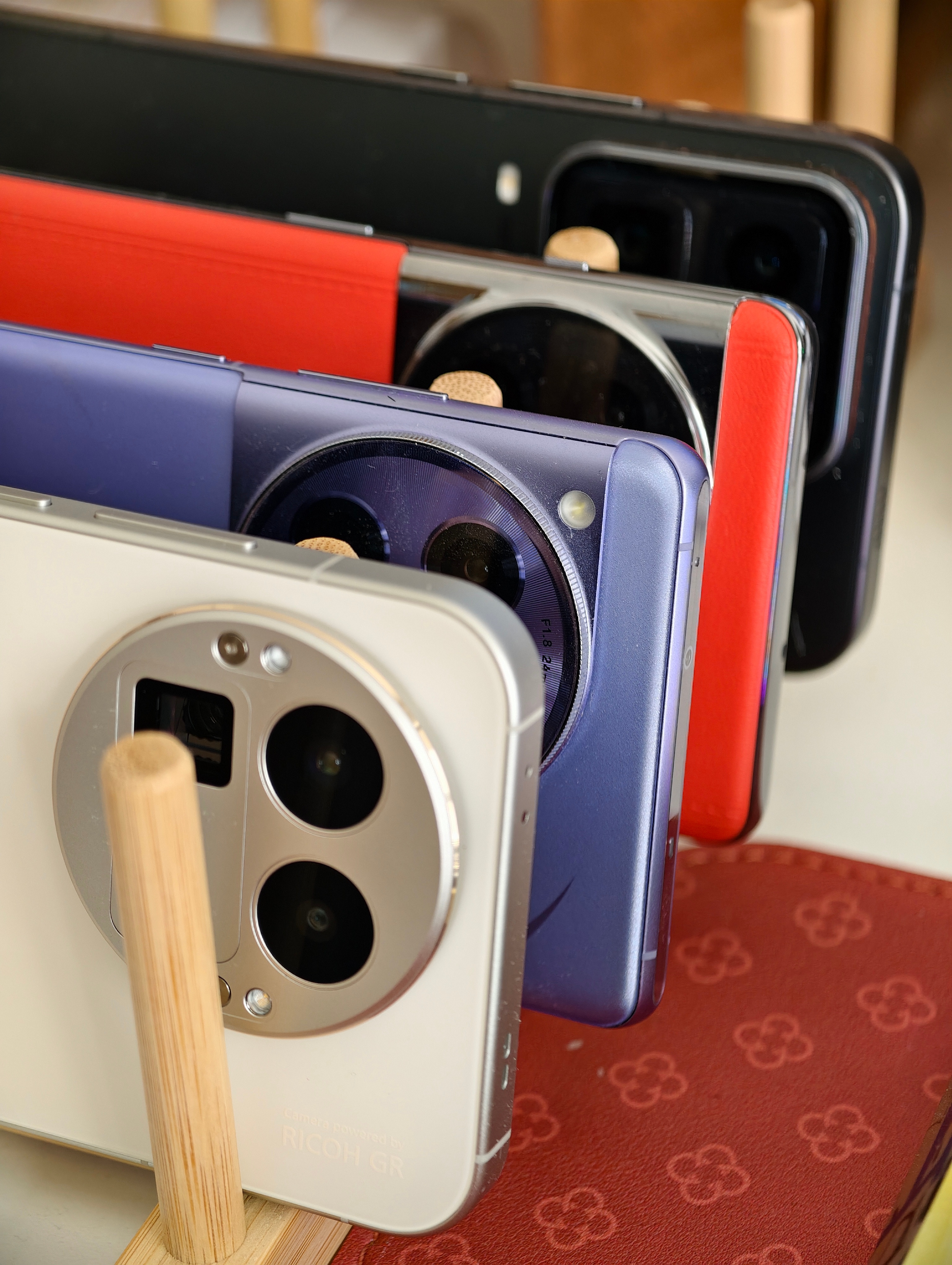 vivo 内置六款滤镜对比，分别是「质感」「鲜明」「自然」「负片」「正片」「清透