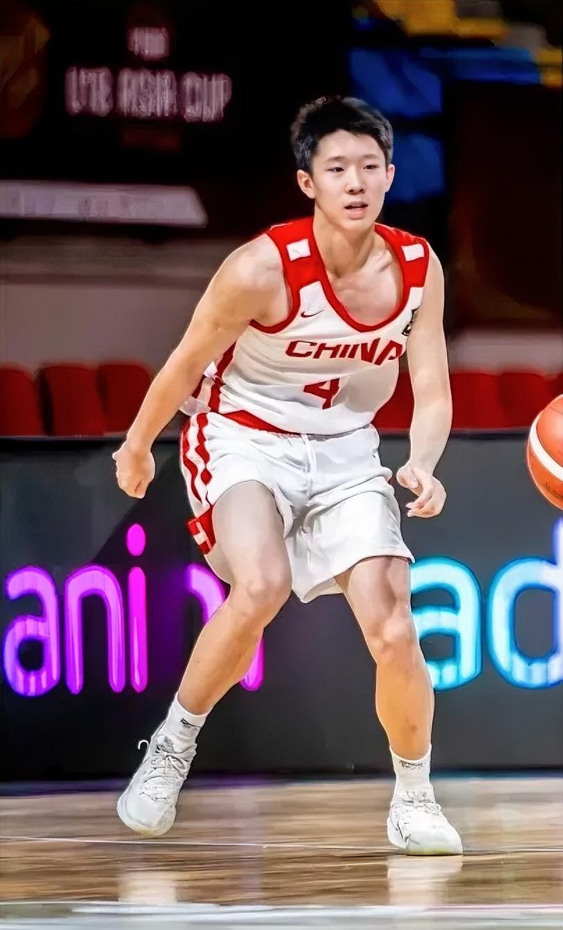 中国U18男篮新星张宇辰真是杀疯了！在今天中国U18男篮对阵澳大利亚U18男篮的