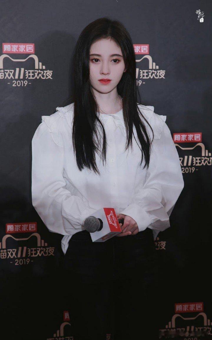 鞠婧祎[超话] jjy鞠婧祎月鳞绮纪 jjy鞠婧祎露芜衣“钟表随着时间流逝而转动