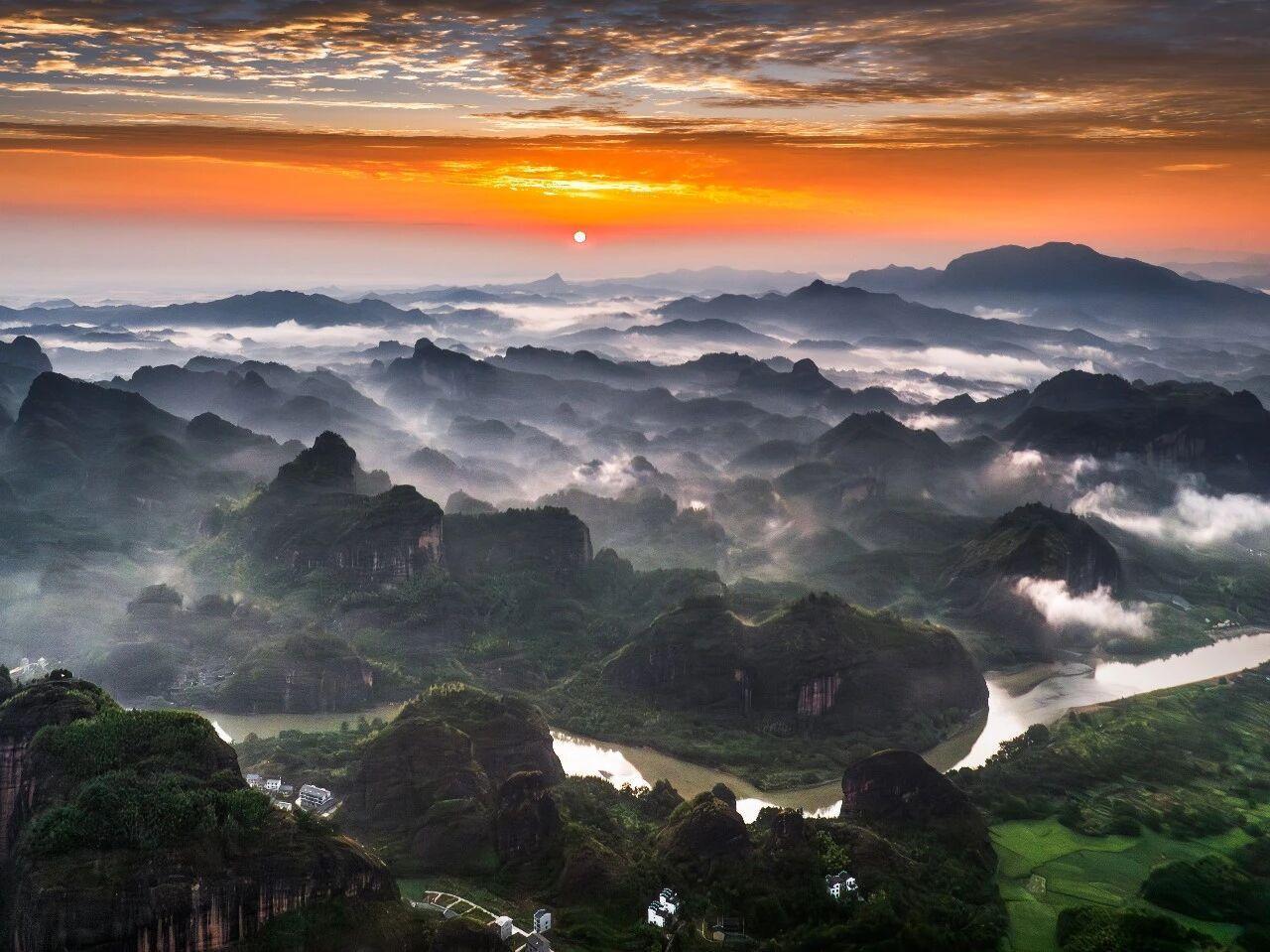 【我们的存在感，无需他人证明；我们的优越感，无需他人体现】
        人活