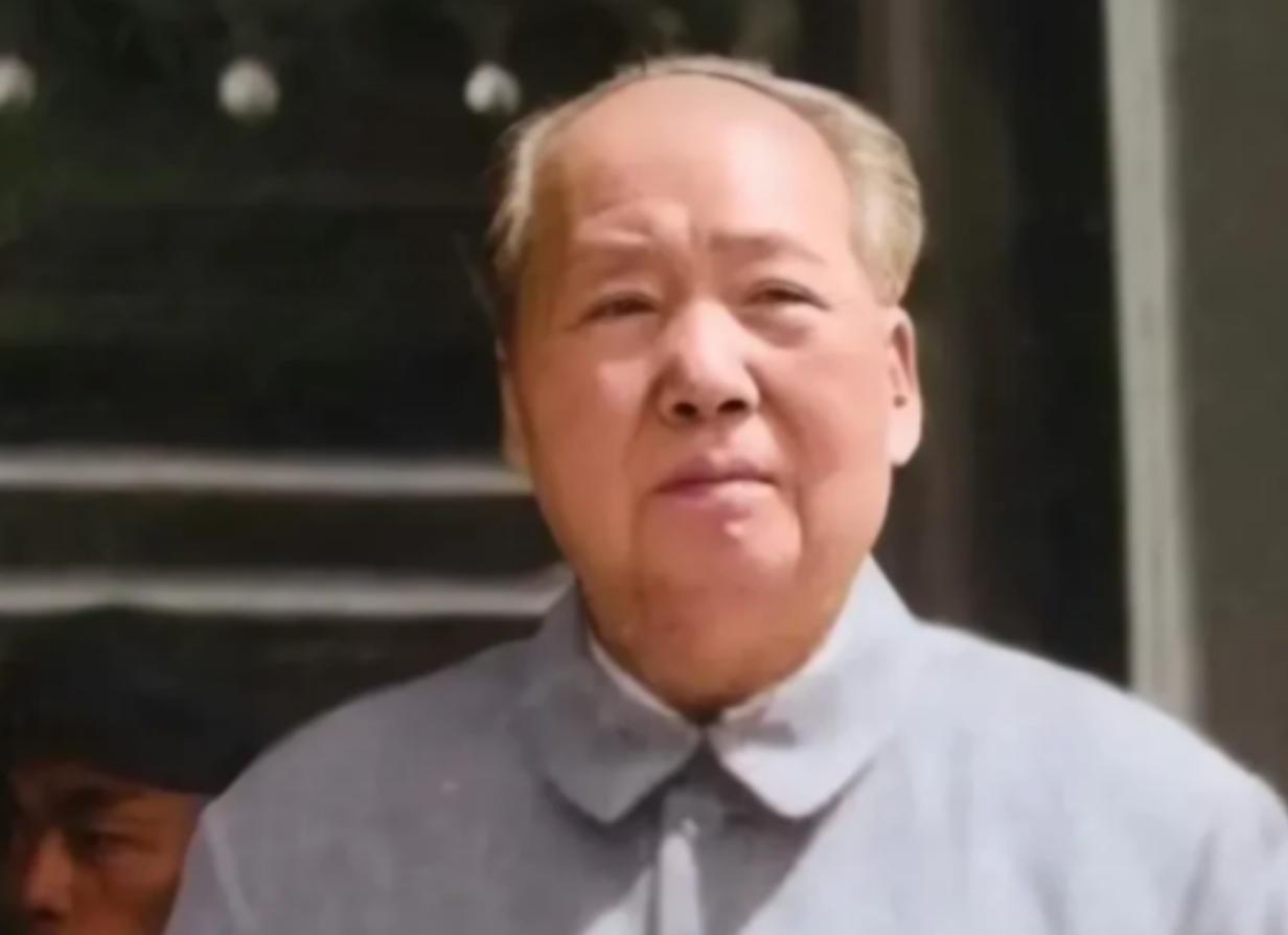 1975年，已经82岁高龄的毛主席突然问身边的人：目前在押的国民党战犯还有多少？