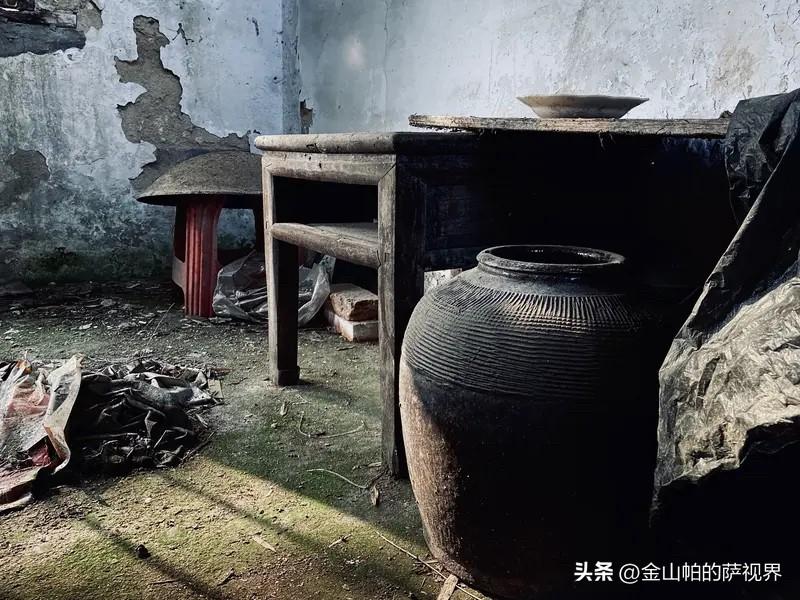 周志远今年六十七，老伴五年前走了，三个姐姐两个弟弟，散在四个城市。今年中秋二姐打