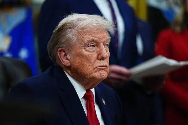 特朗普向伊朗提出两项要求
        在美军对伊朗大兵压境之时，特朗普向伊朗