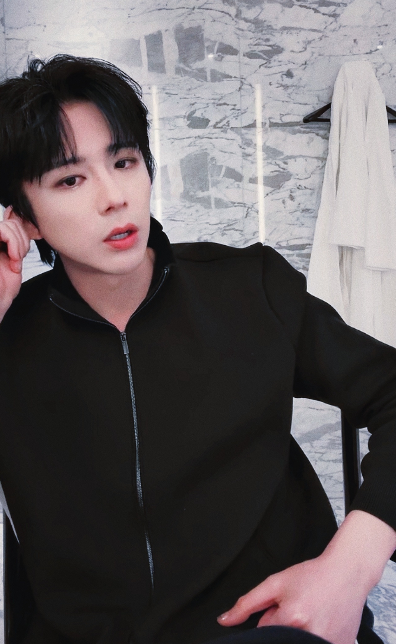 直播截取的每一帧都好帅啊！宁哥杭州演唱会亲临现场或是云观演都是很难戒断~最好的宁