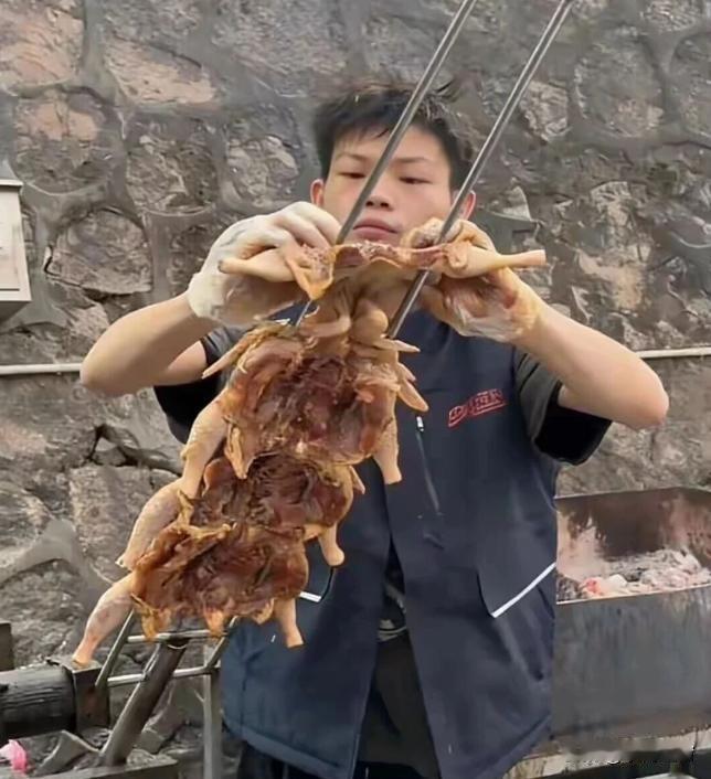 万万没想到，深圳烤鸡少年随口一句狂言，竟然真的美梦成真了？换来了一辆崭新迈巴赫，