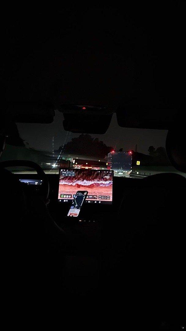 别管我飞机几点落地 明天一早准时出现在讲台上[裂开] ​​​
