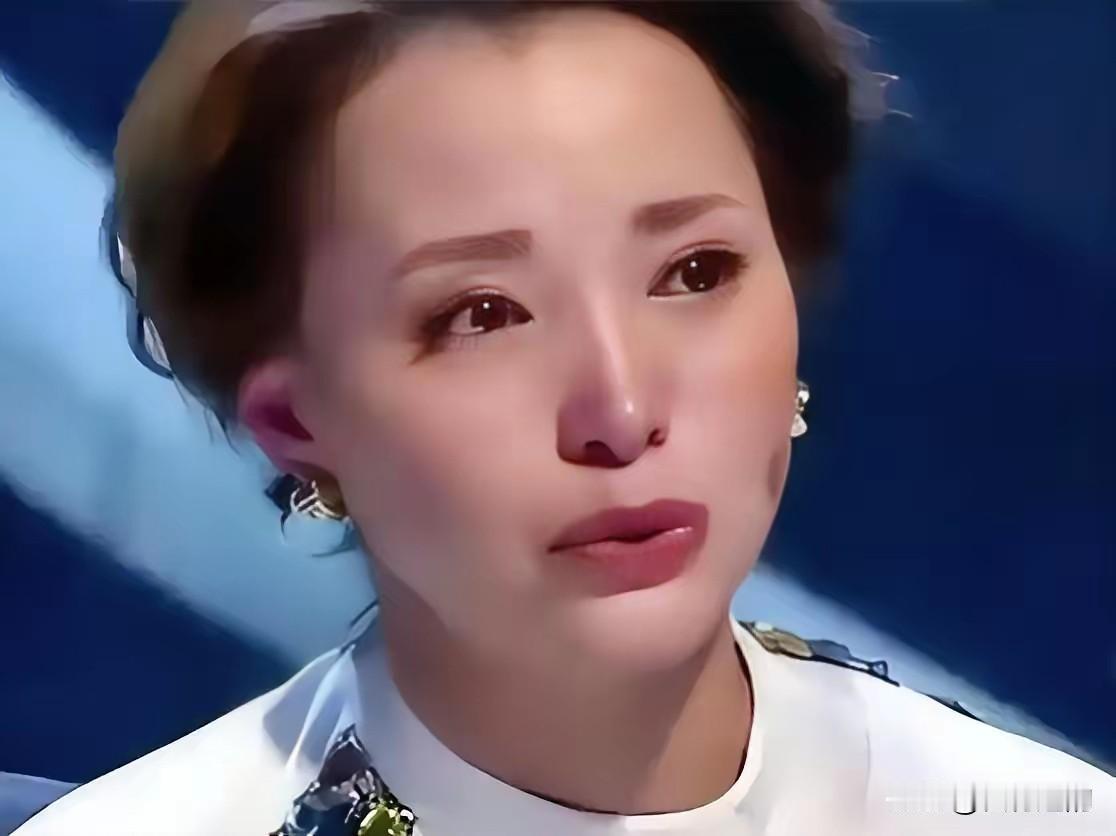 董卿："我们睡过同一张床，喝过同一杯水，吃过同一碗饭，牵过彼此的手，搂过彼此的腰