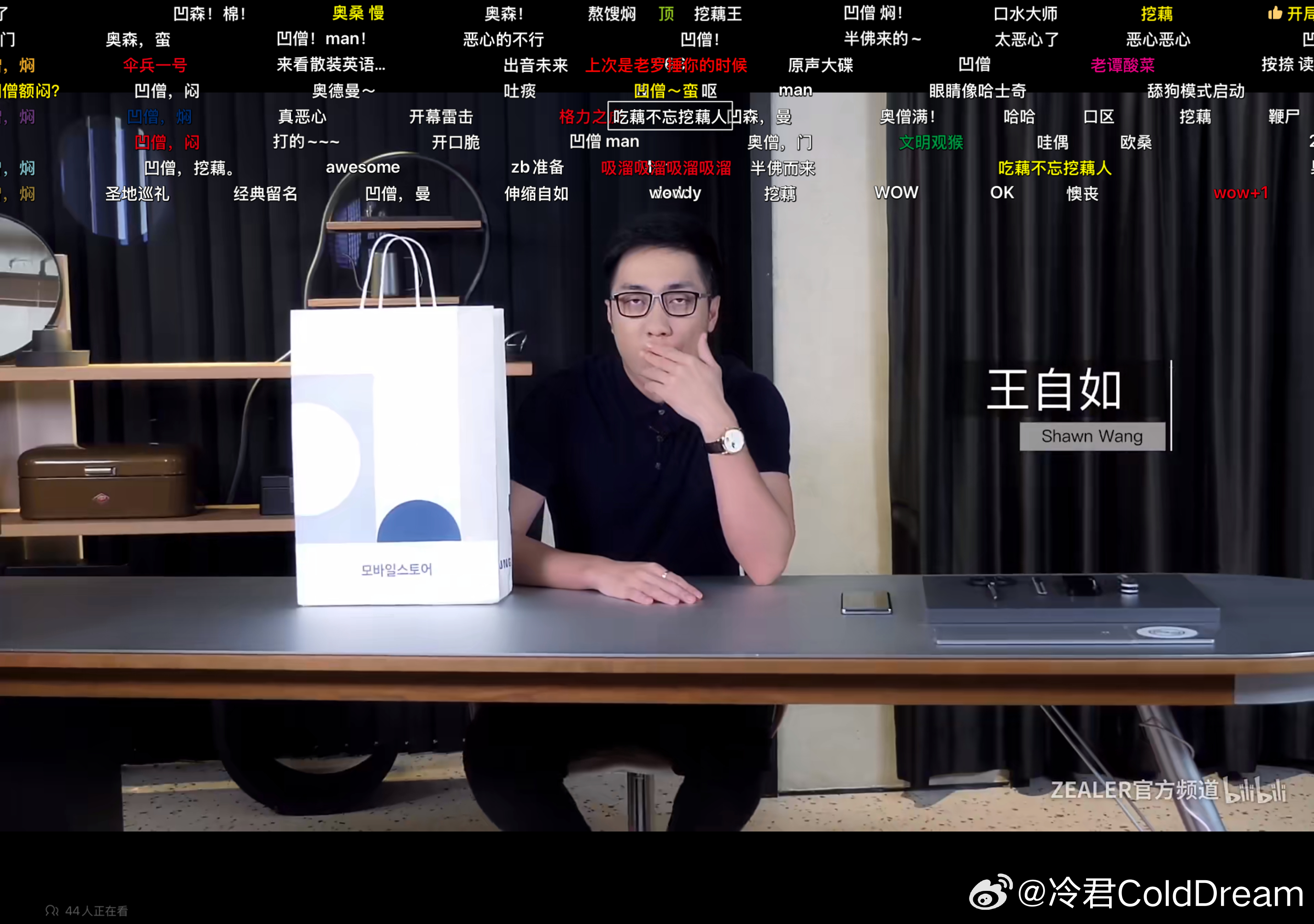 用 iPhone DUO 必看王自如开箱折叠屏视频，一天不溜浑身难受[允悲] ​