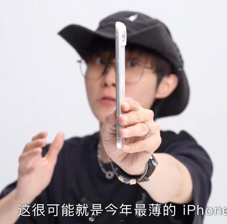 iPhone17Air到底有多薄看了一下很多博主的机模，这次的iPhone17A