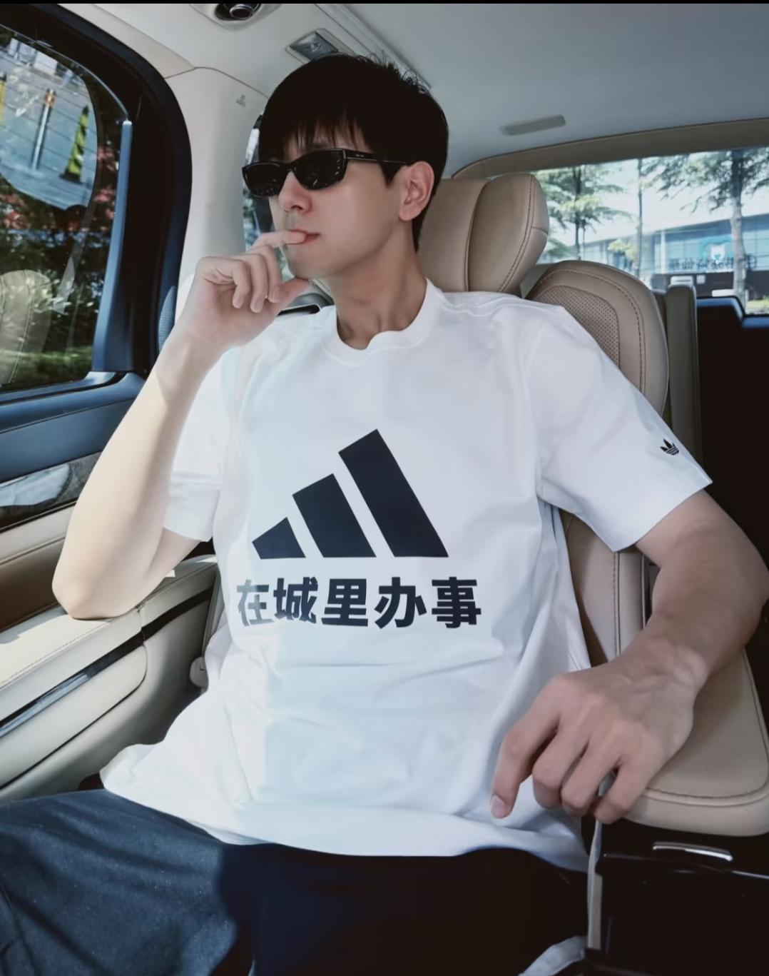 继马宁之后，
第二位站上世界杯赛场的中国人来了
他不是足球运动员，不是裁判员，而