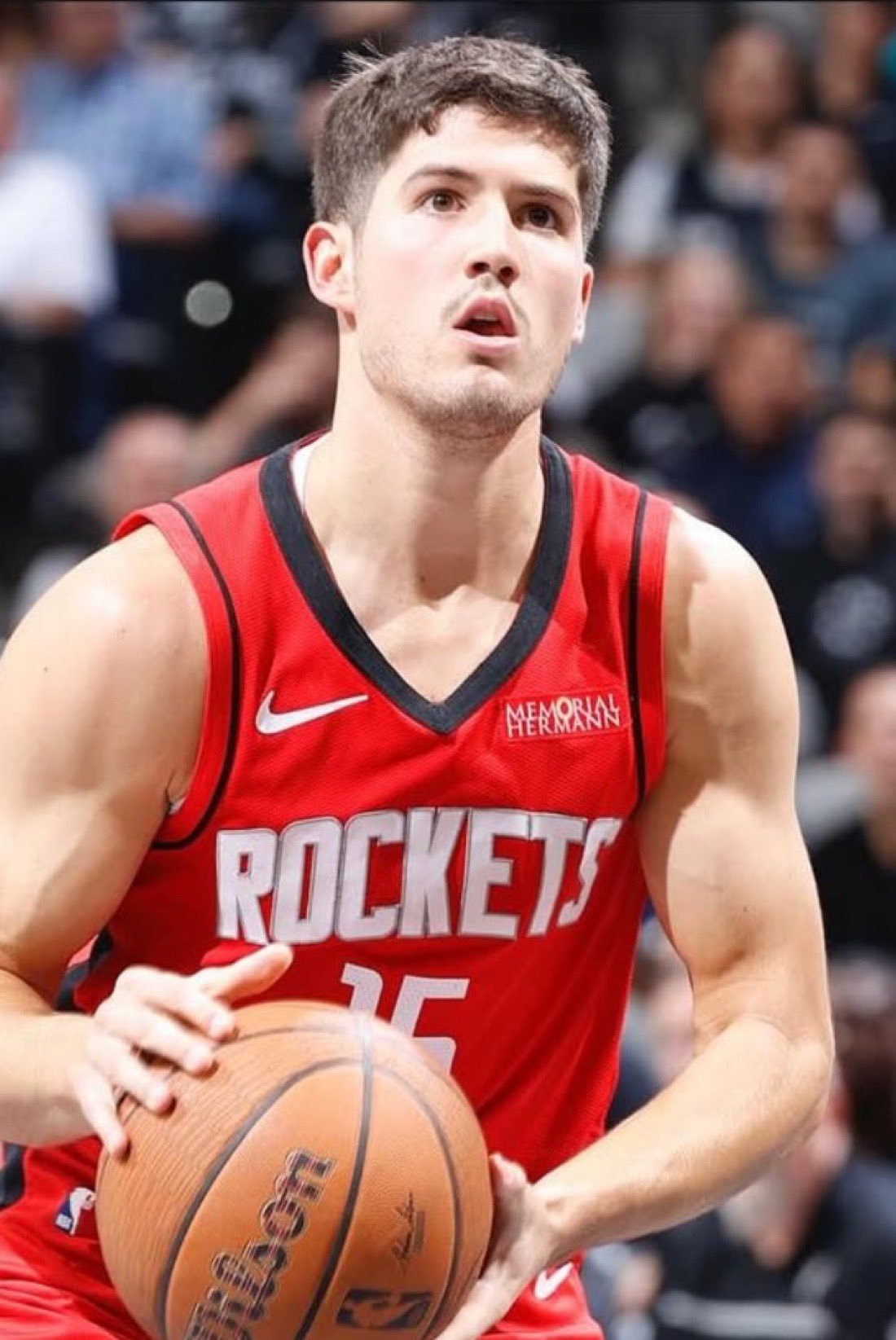 谢泼德今日数据：28分6助攻，15中9，三分9中6。火箭大胜掘金。火箭vs掘金